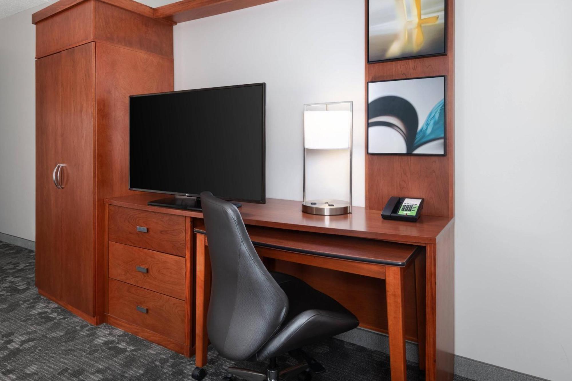 Отель Courtyard By Marriott Pittsburgh Washington Meadow Lands Экстерьер фото