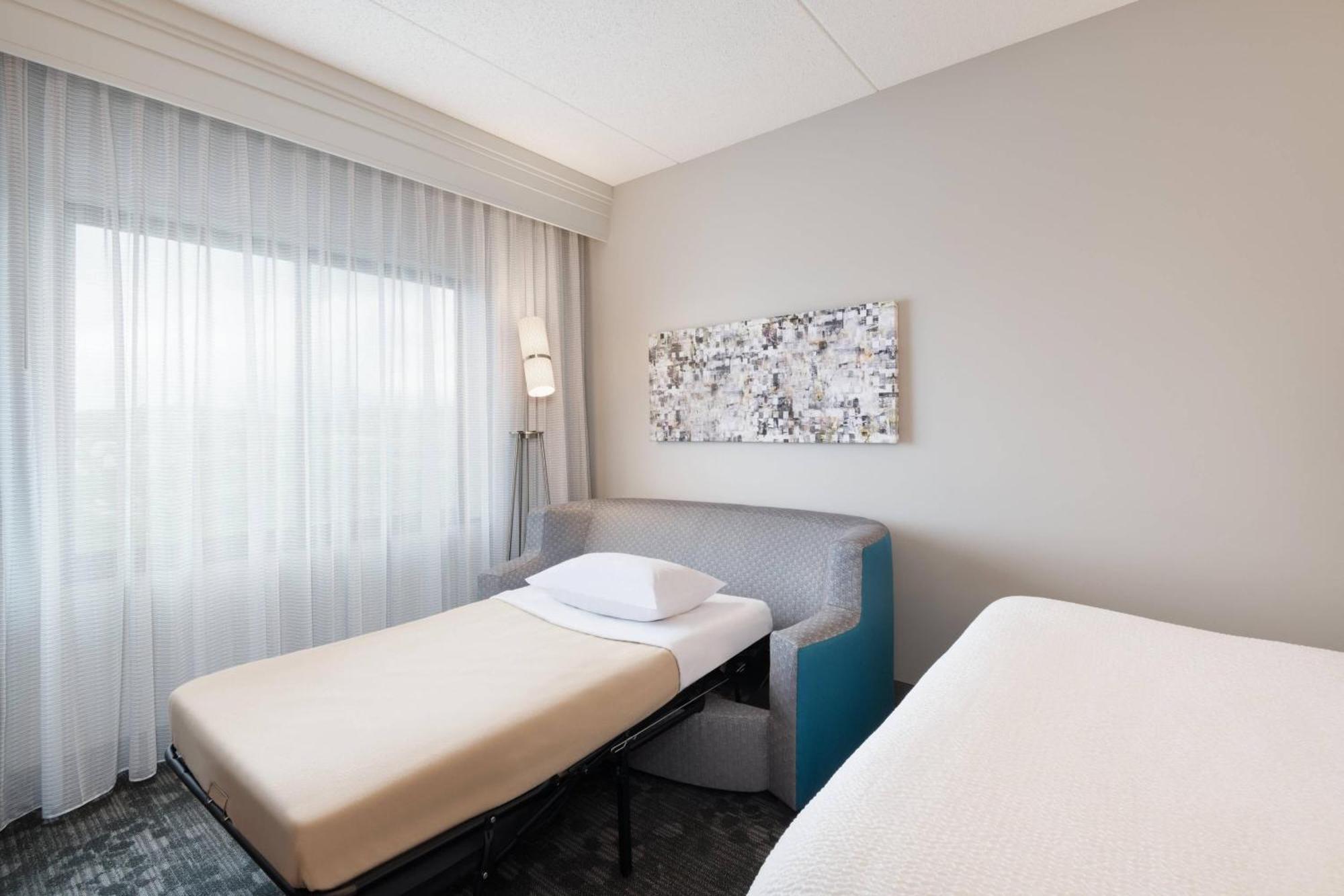 Отель Courtyard By Marriott Pittsburgh Washington Meadow Lands Экстерьер фото