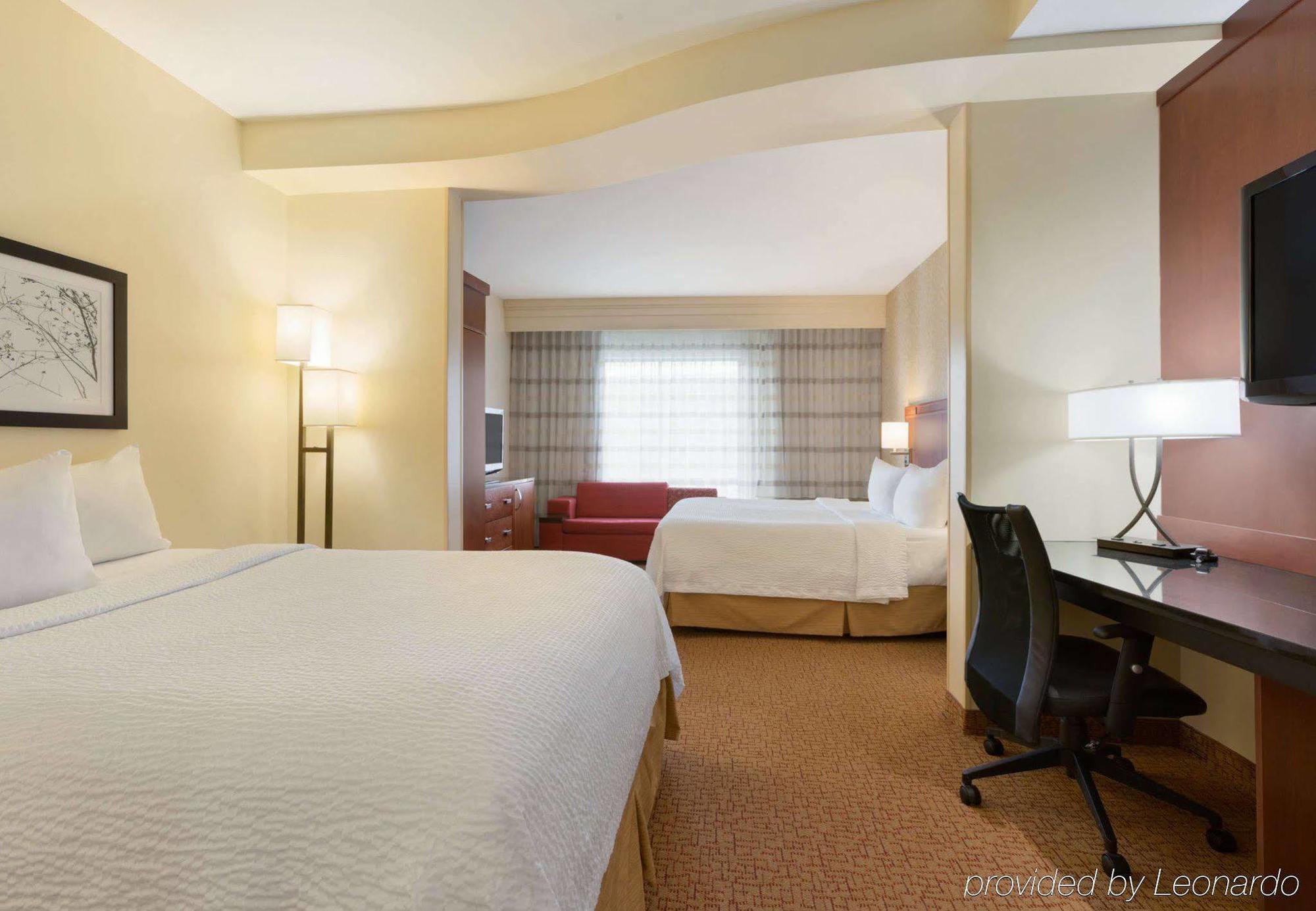 Отель Courtyard By Marriott Pittsburgh Washington Meadow Lands Экстерьер фото